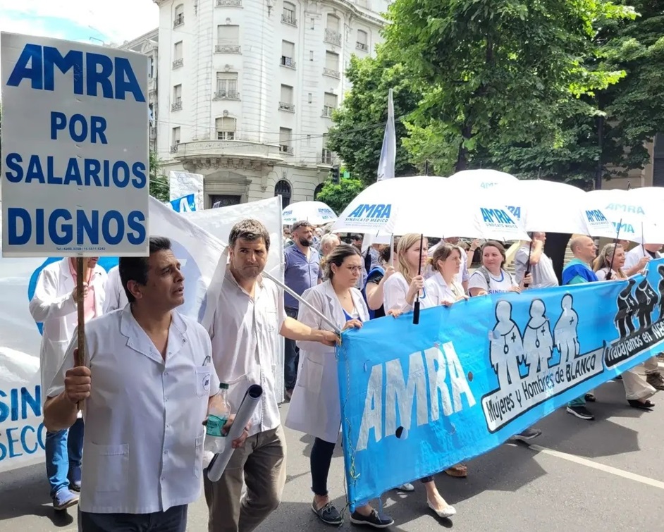 Informe sobre la crítica situación de médicos en la Argentina