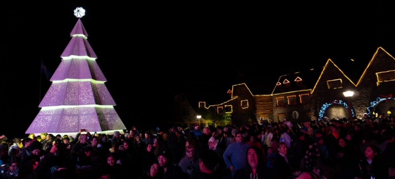 Bariloche encendió la Navidad en el Centro Cívico