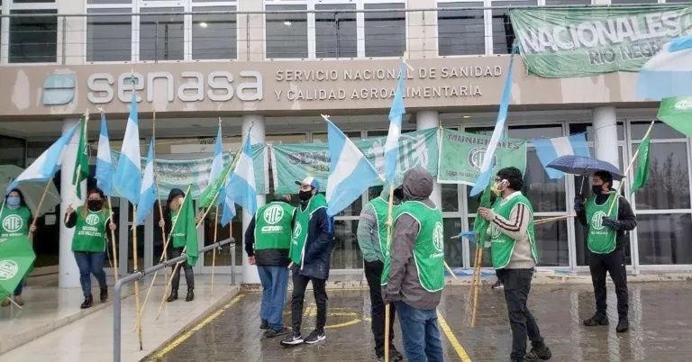Alerta máxima en ATE Río Negro ante el intento de desplazar al SENASA de las barreras sanitarias