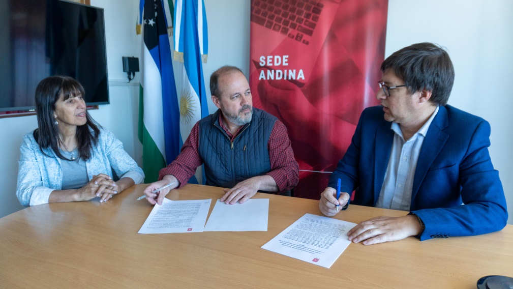 La UNRN firmó un convenio con la Federación de Empresas de Bariloche