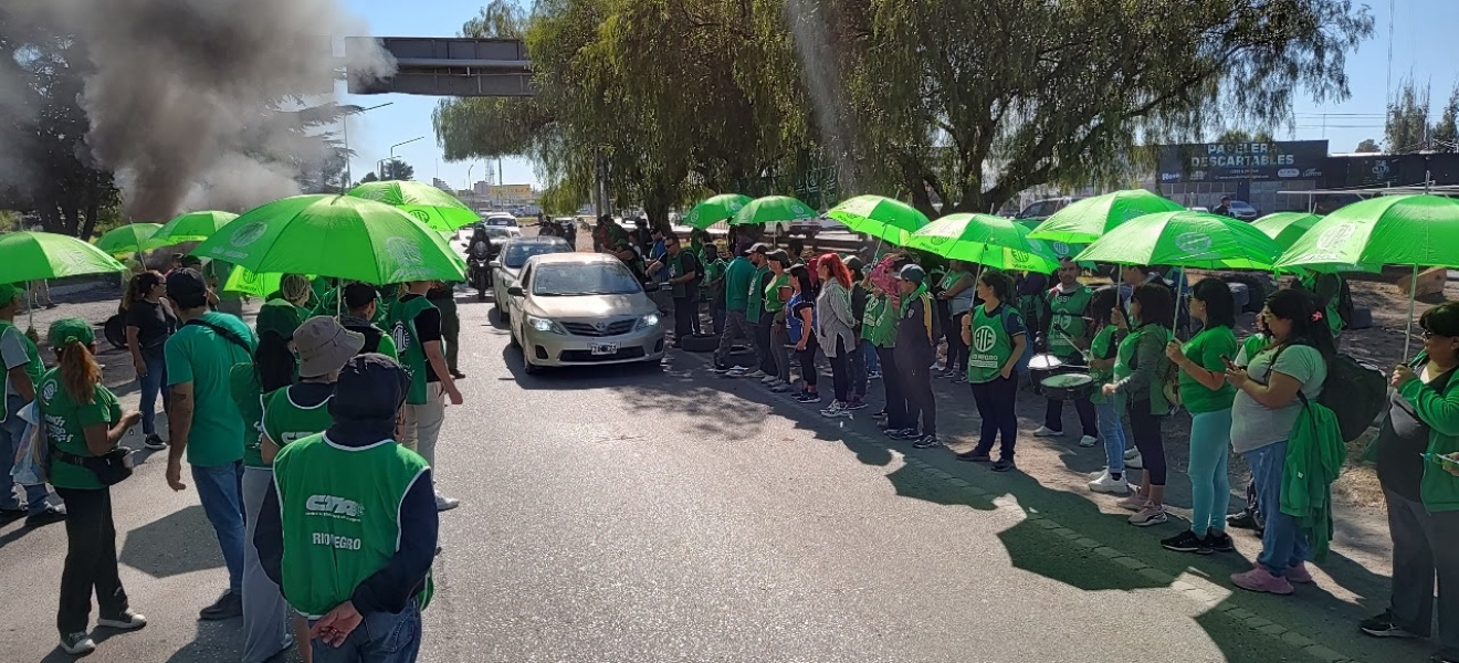 ATE Río Negro reclamó en las rutas y evalúa profundizar la protesta durante las Fiestas