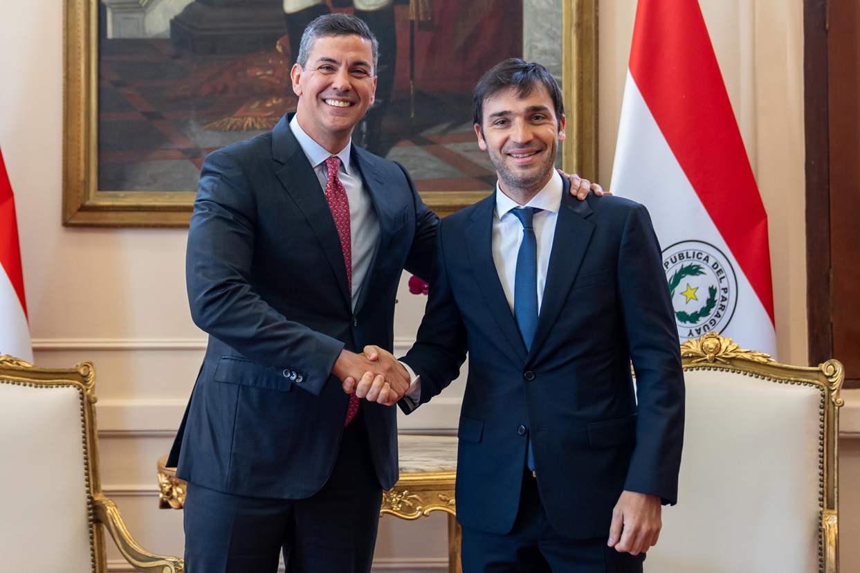 El gobernador de Chubut se reunió con el presidente del Paraguay