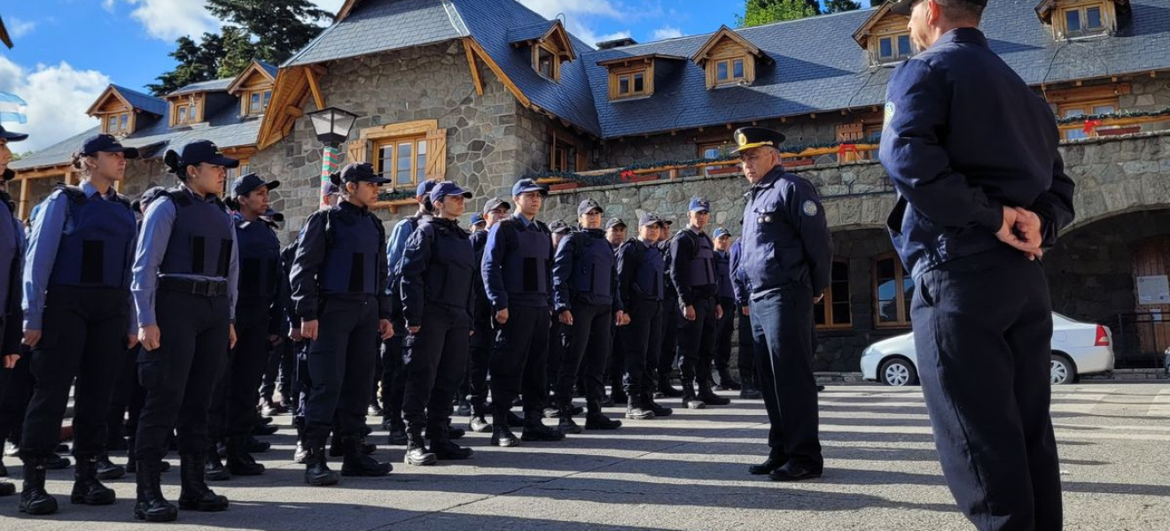 Más de 300 efectivos de la policía ya refuerzan los principales destinos de Río Negro