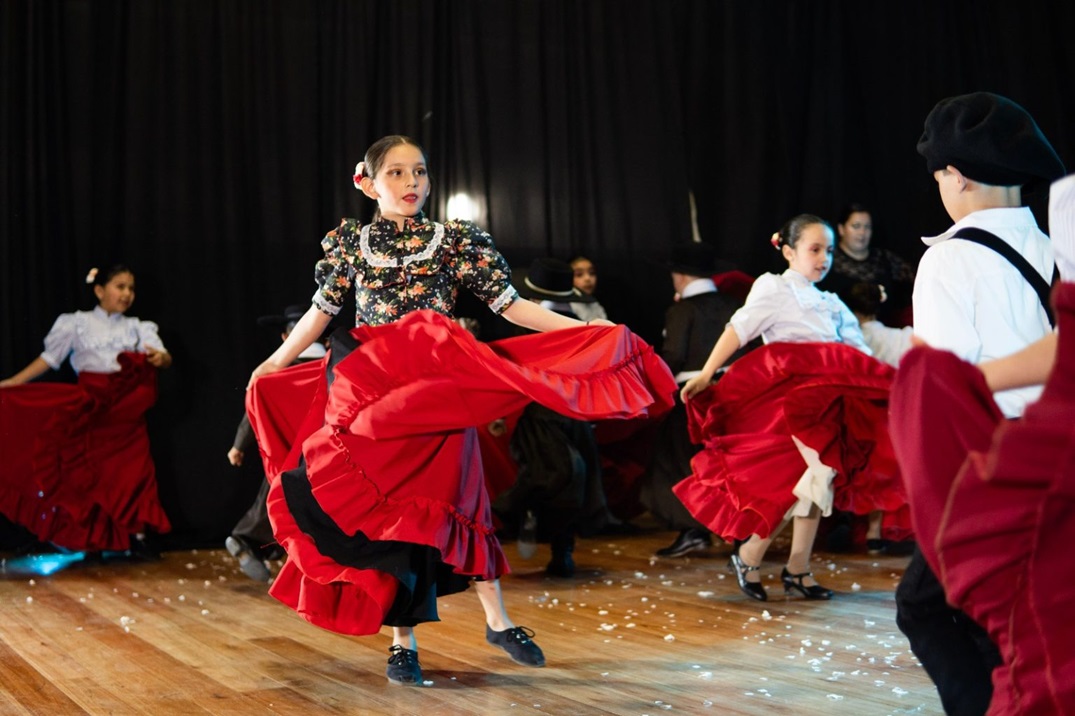 El Ballet Tolkeyen cerró el año a puro baile en Bariloche