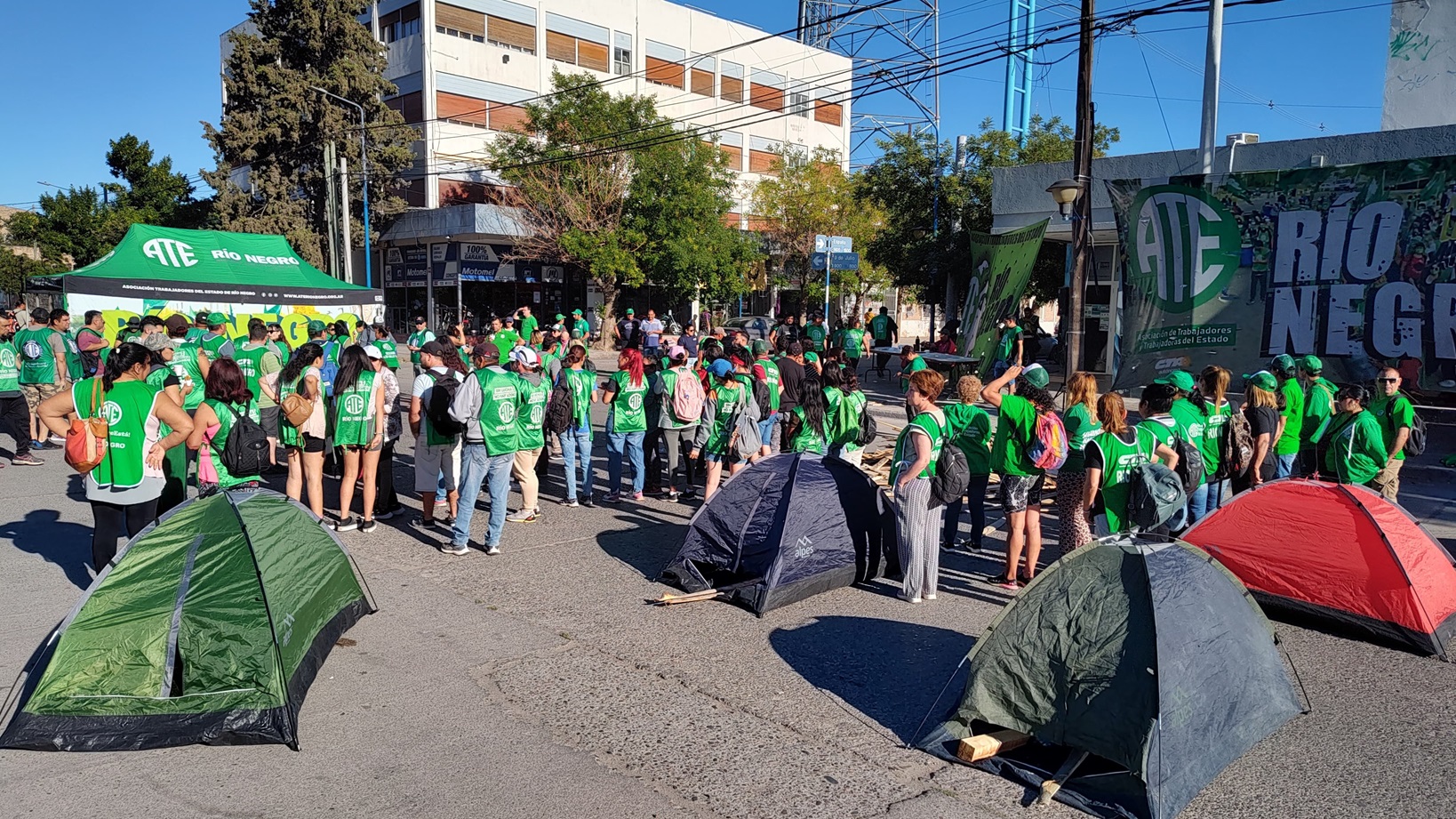 Con el 80% de los estatales pobres, ATE inicia acampes en Río Negro