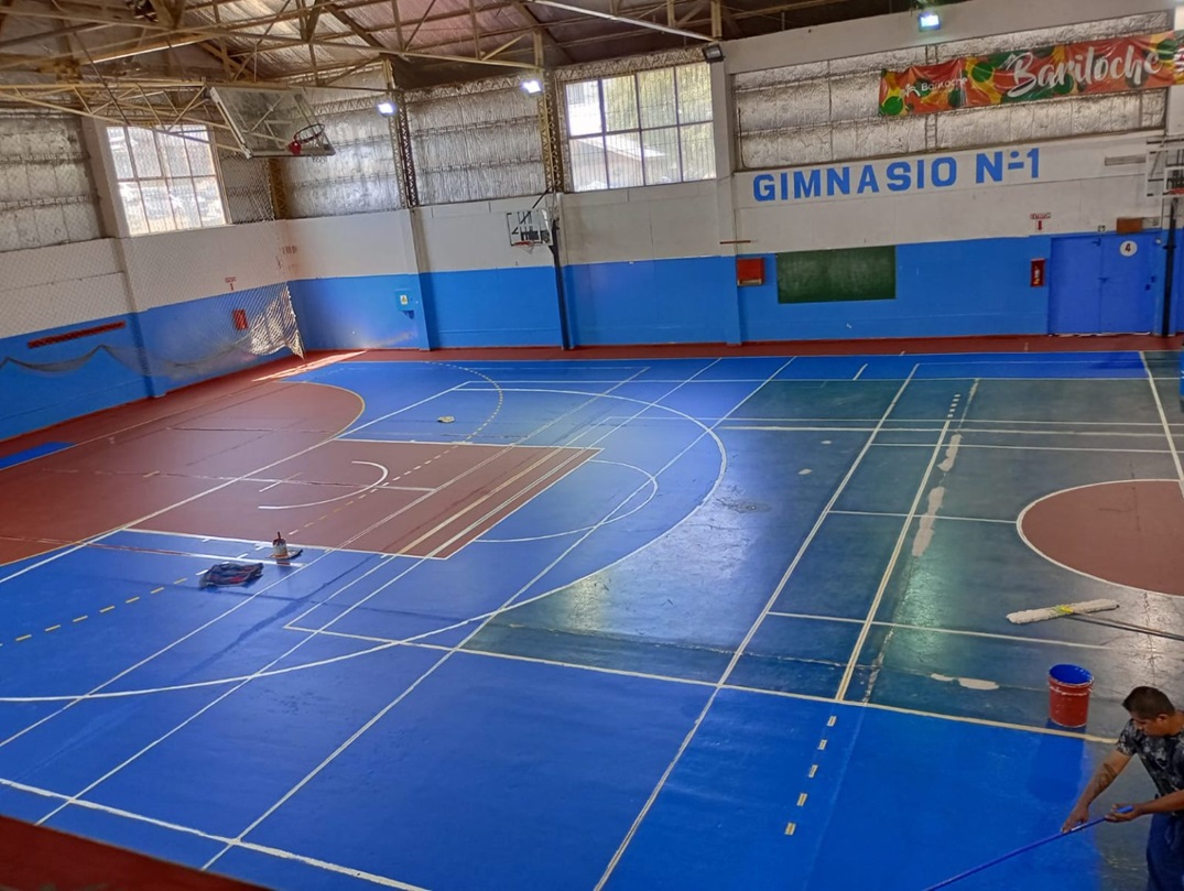 Bariloche: Mejoran el piso del Gimnasio Municipal N°1