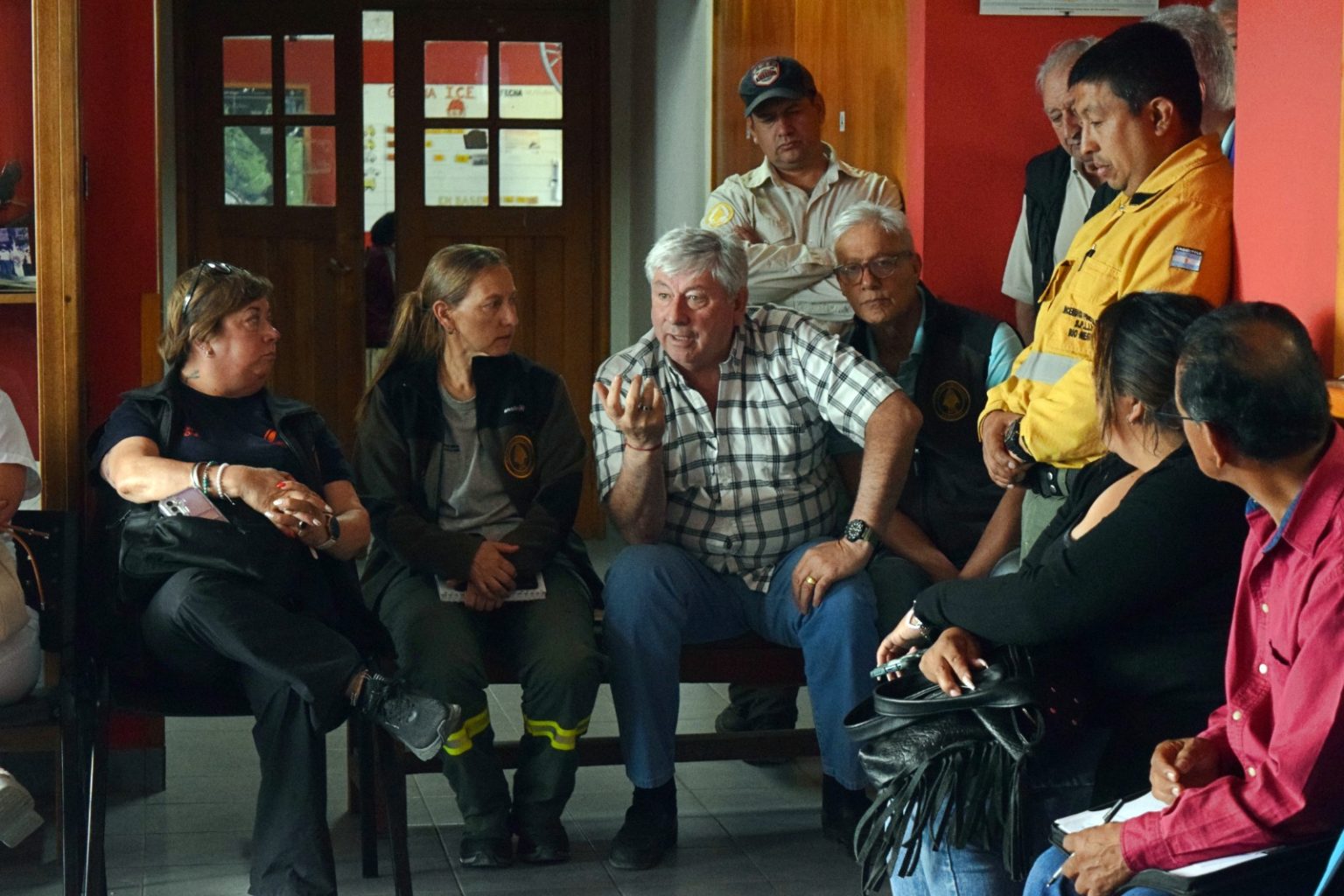 Intendente de Bariloche participó en una reunión por el incendio en Los Manzanos