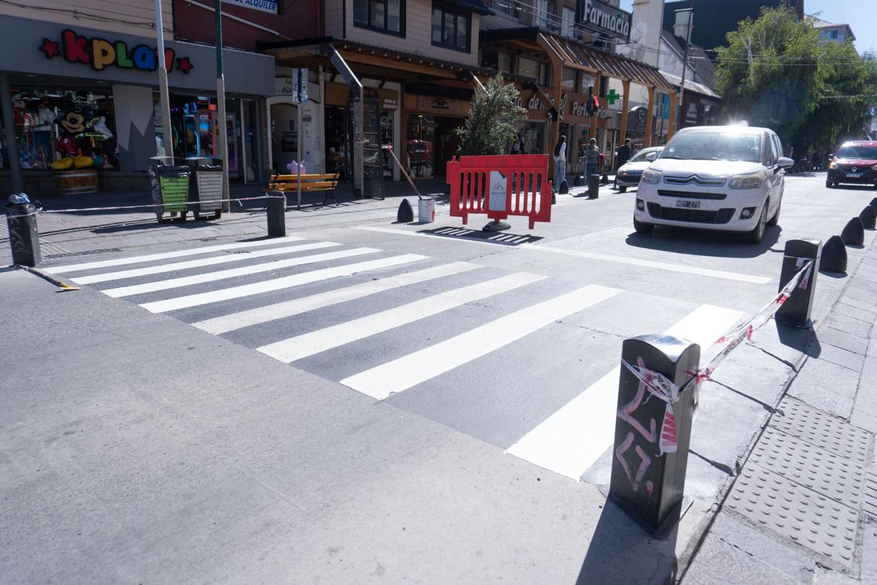 Avanzan las demarcaciones de sendas peatonales en el centro de Bariloche