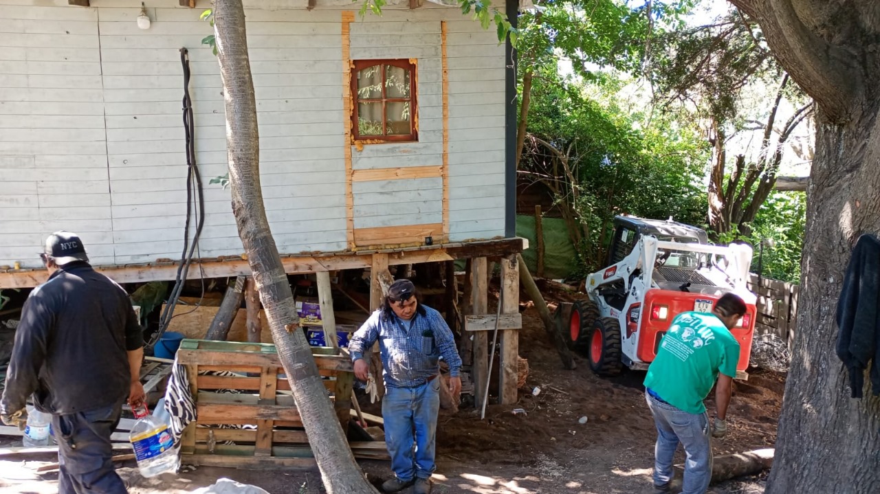 El Municipio de Bariloche auxilió una vivienda familiar con peligro de derrumbe