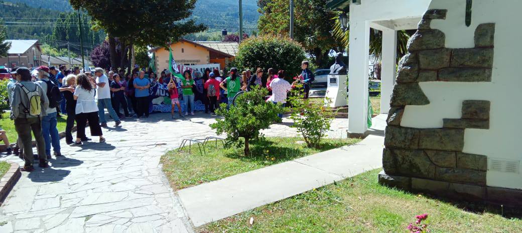 (((video))) Reclamo por cesantías a trabajadores de la salud en El Bolsón