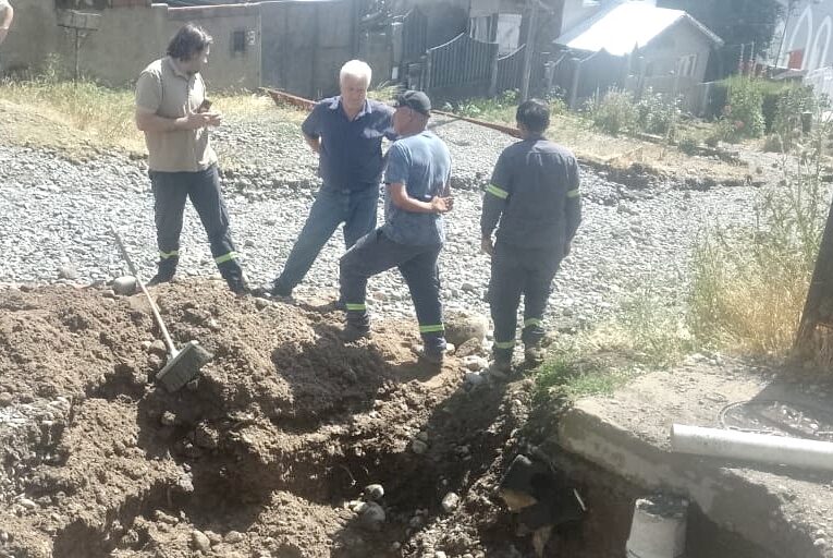 Complejo operativo por reparación de un acueducto en Bariloche