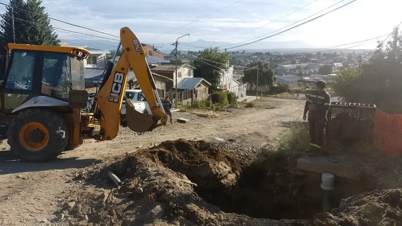 Personal de ARSA trabaja para normalizar el servicio de agua en Bariloche