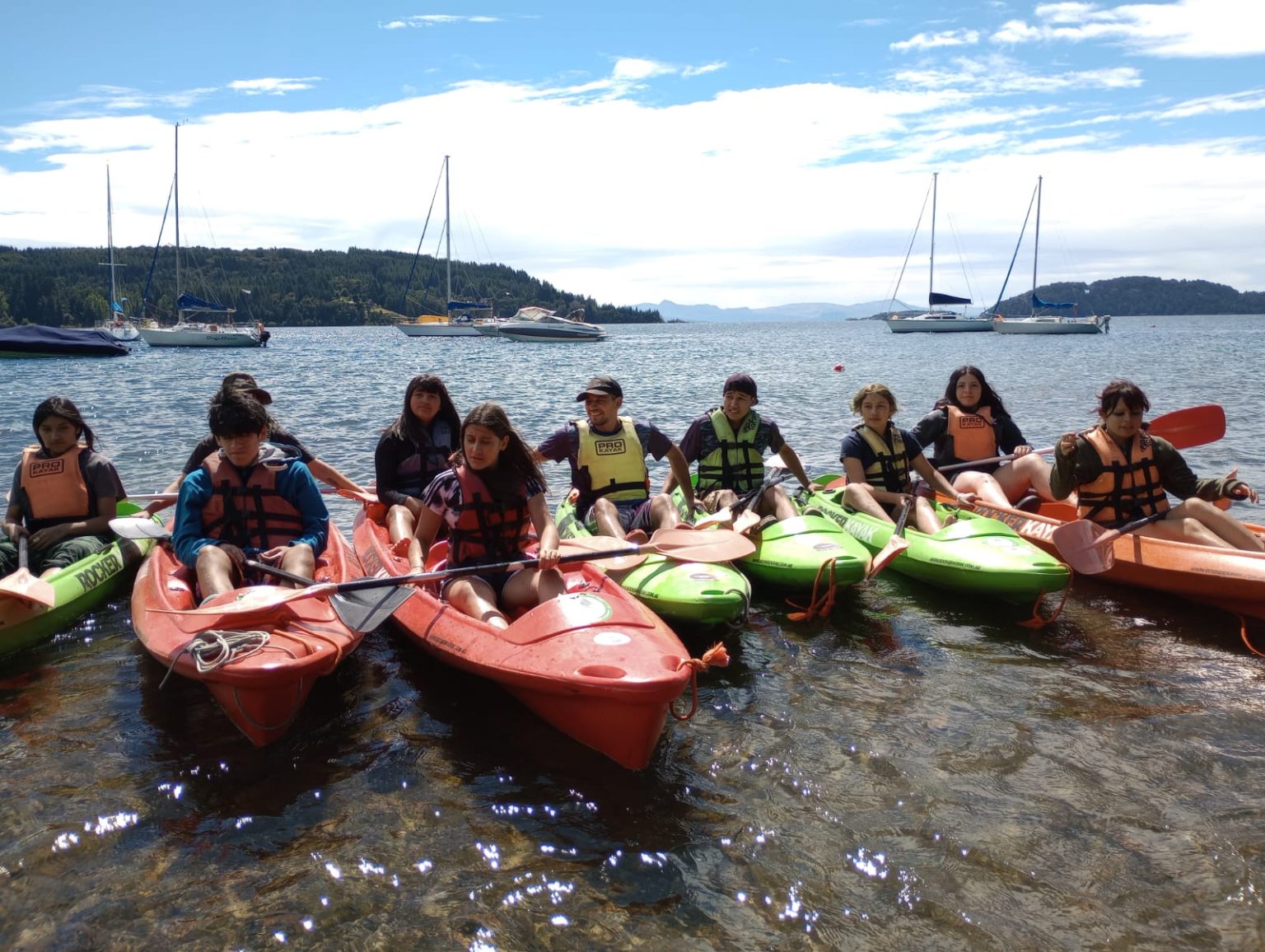 Jóvenes del CAAT 2-3 navegaron en el Nahuel Huapi