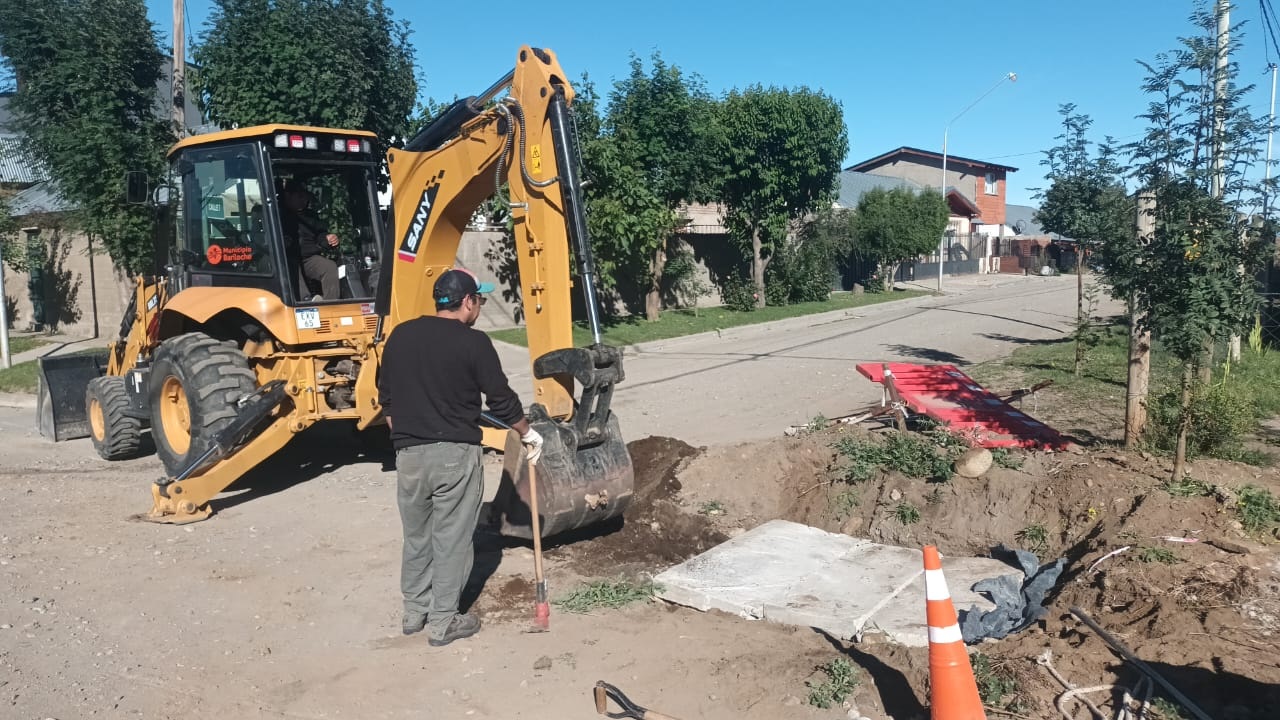 Bariloche: colocación de pluviales en Delegación El Condor