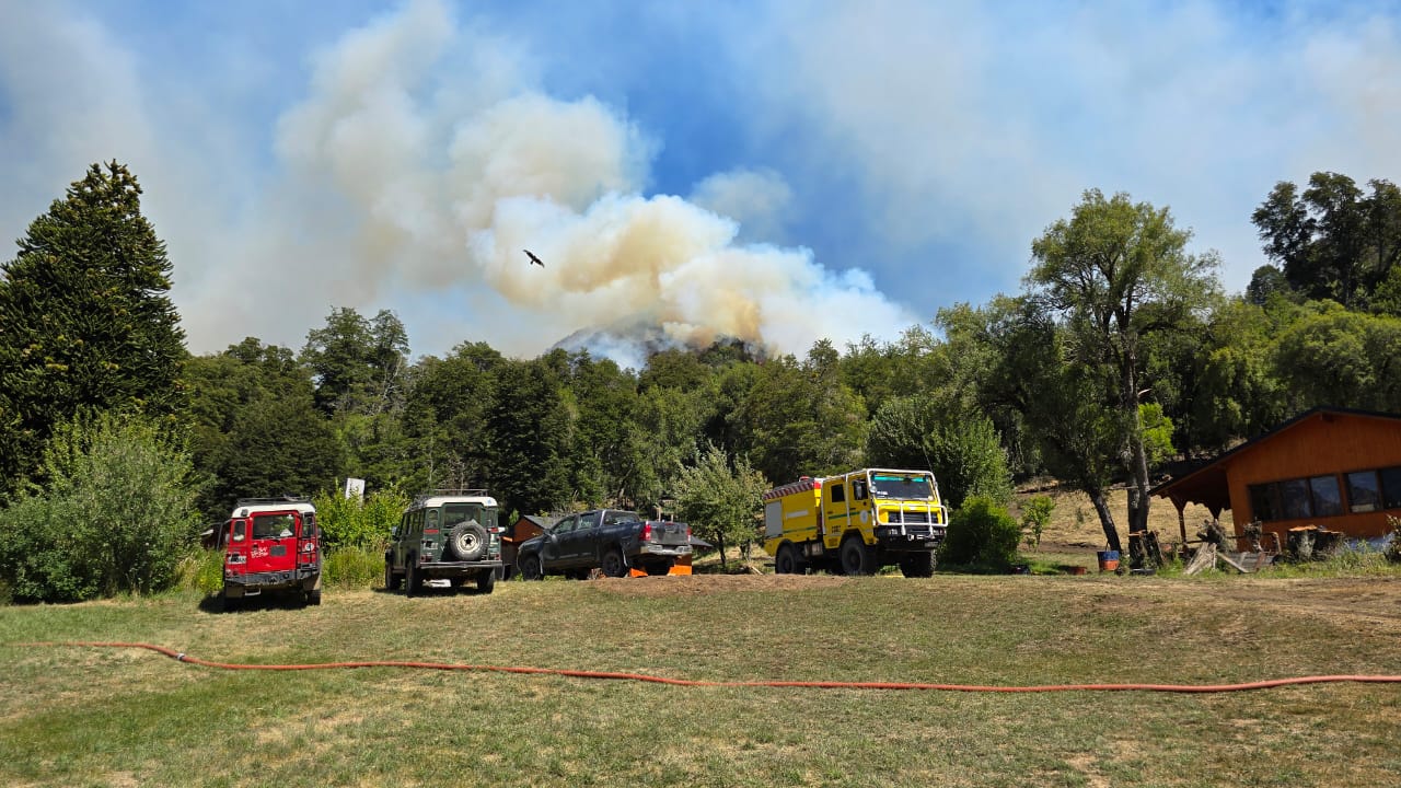 El viento incrementará el comportamiento del fuego activo en Los Manzanos