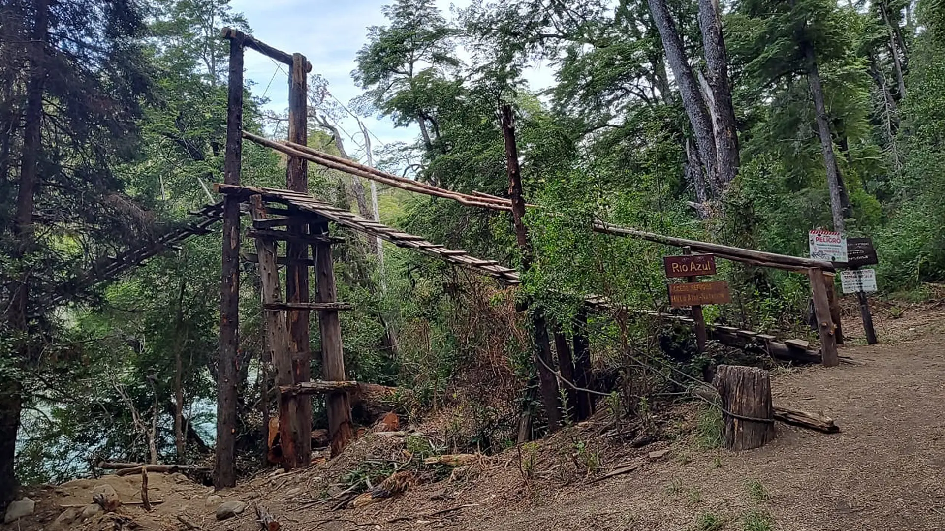 Río Azul: sigue vigente la clausura de pasarela y circuito de montaña