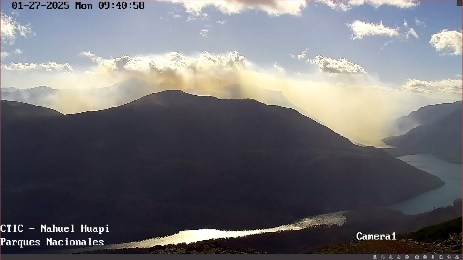 Incendio en Los Manzanos: el viento intensificó la actividad del fuego