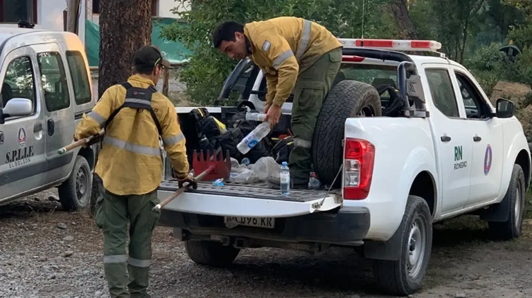 Incendio en El Bolsón: se ataca con medios aéreos y accesos cerrados