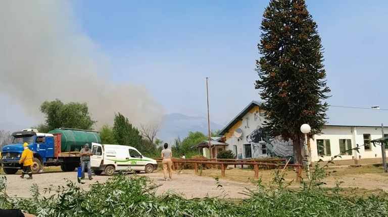 Zona Andina: escuelas para hospedaje y logística en lucha contra incendios