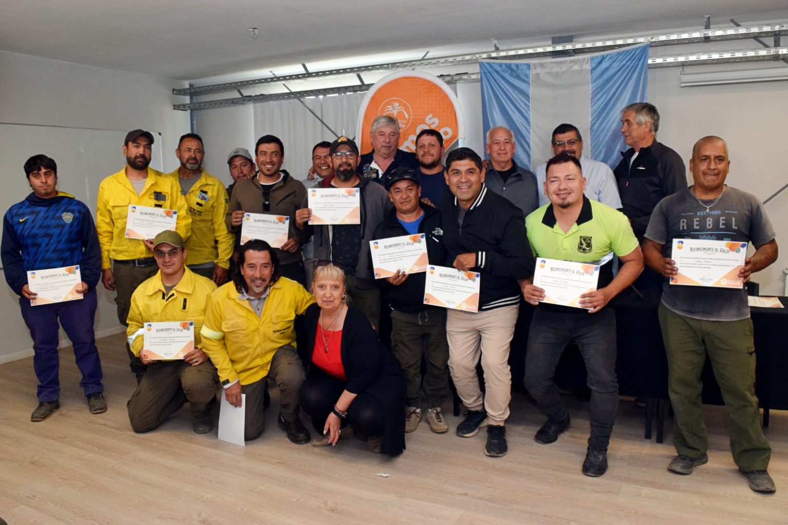 Reconocimientos al personal municipal de Bariloche que participó en contra los incendios en Bolsón