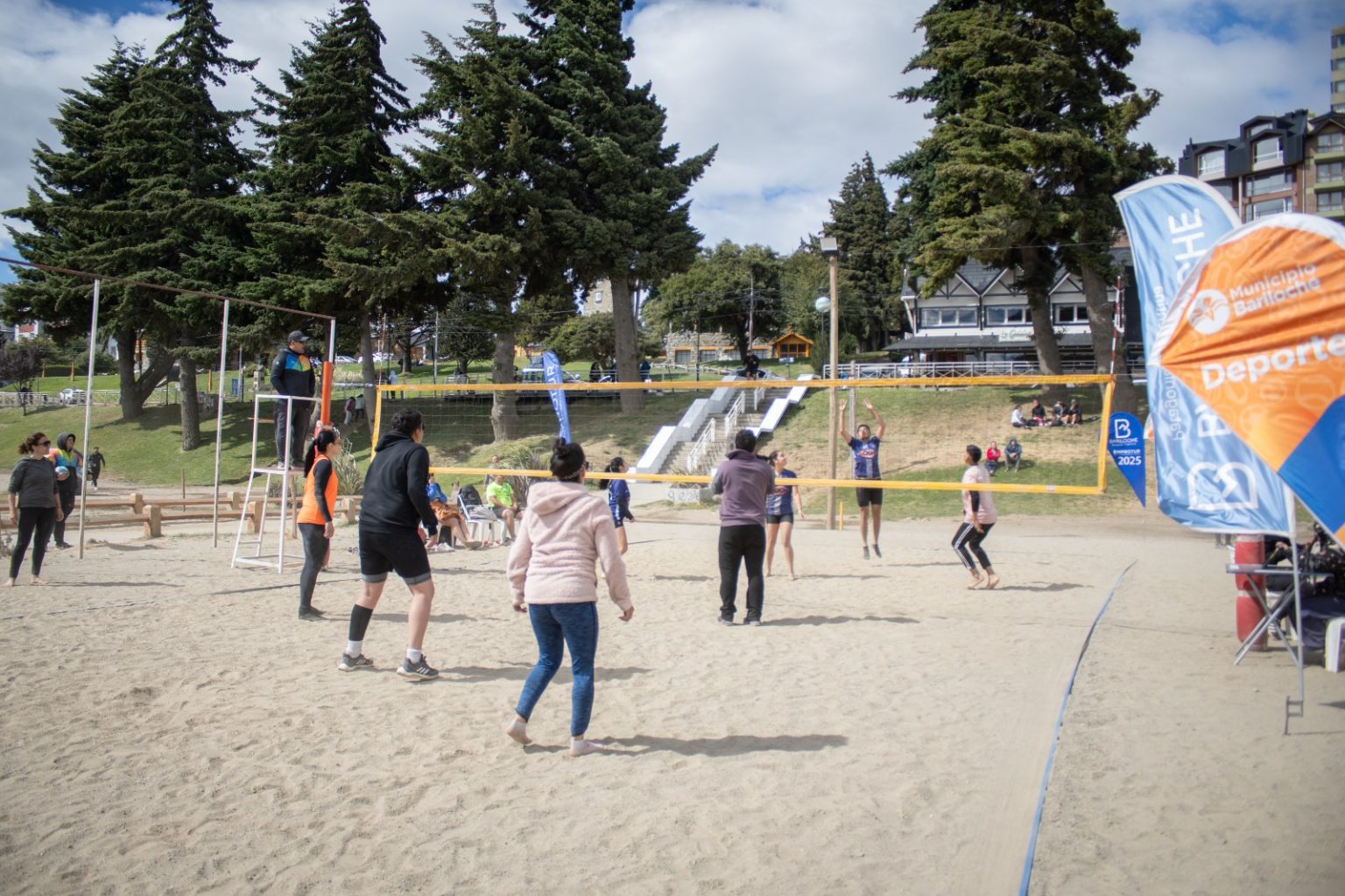 Pese al viento se vivió una buena jornada de Beach Voley en Bariloche