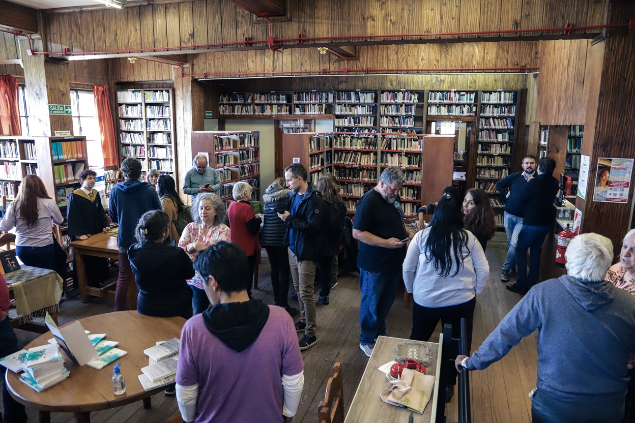 La Biblioteca Sarmiento convoca a autores de Bariloche para una nueva Feria del Libro