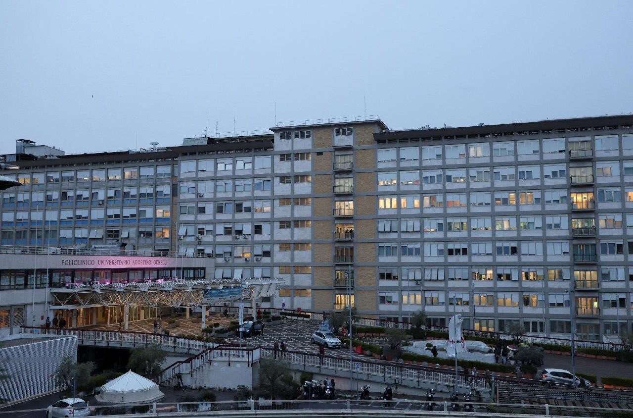 El Papa en el hospital: el estado clínico permanece estable, sin nuevos broncoespasmos