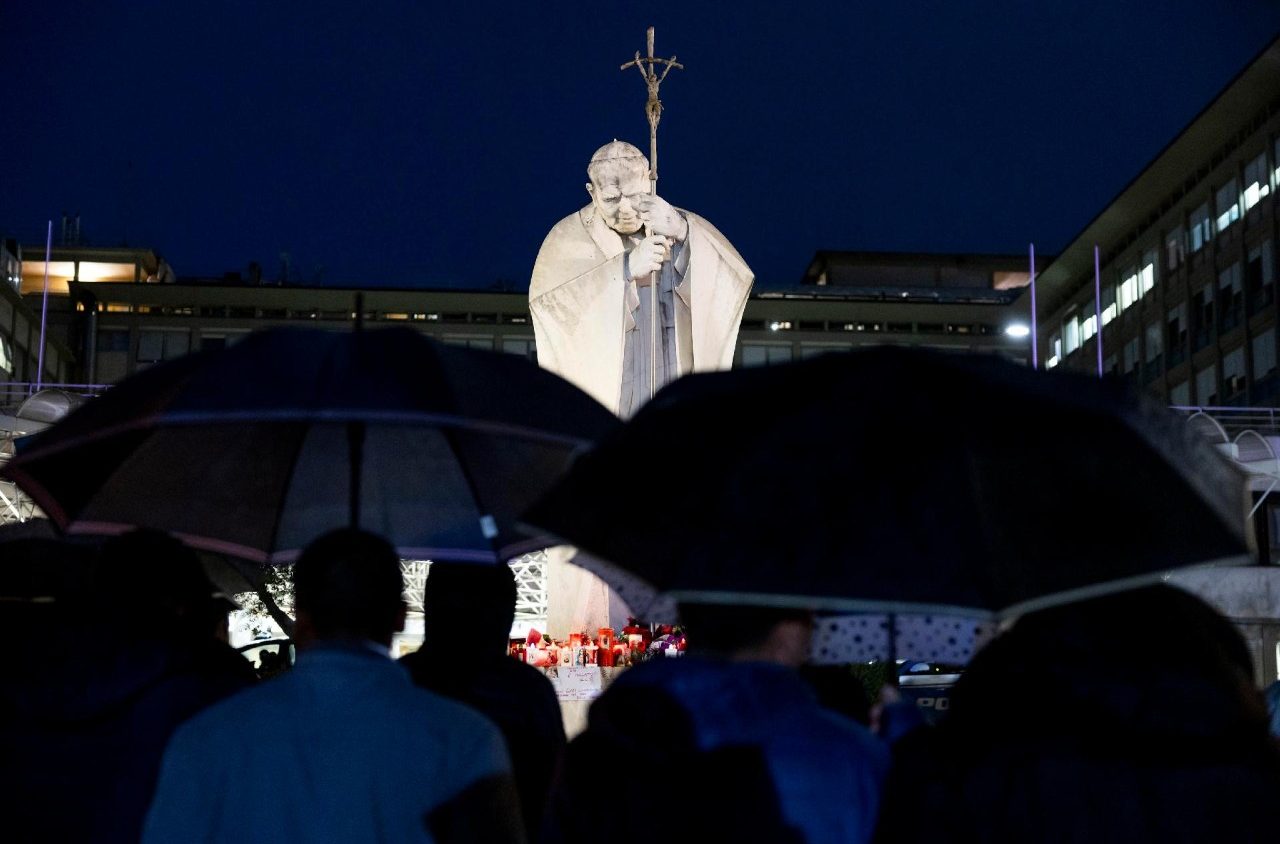 La salud del Papa: dos episodios de insuficiencia respiratoria aguda