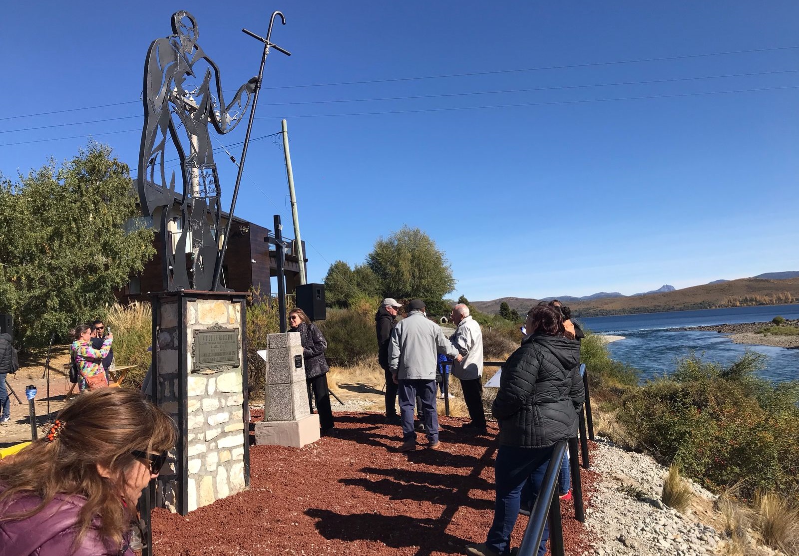 Dina Huapi ya cuenta con un nuevo mirador para turistas y residentes