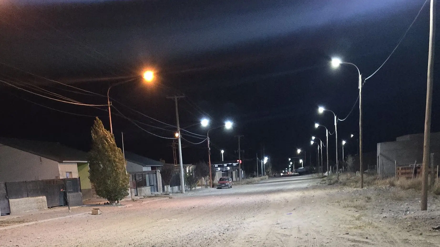 Finalizó la obra de luz y alumbrado público para 62 familias de Jacobacci