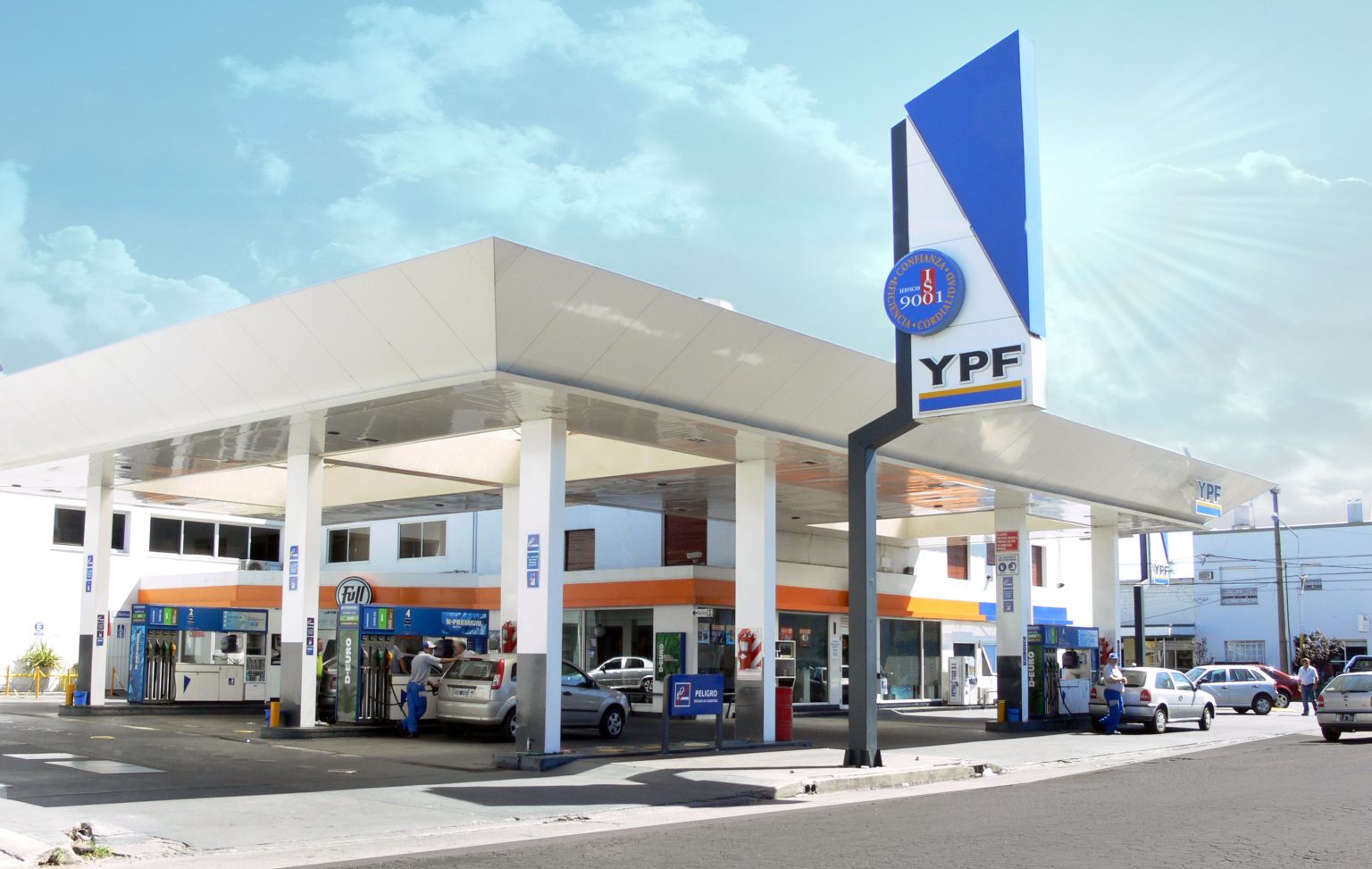 YPF reduce un 4% los precios de sus combustibles a partir del 1° de mayo