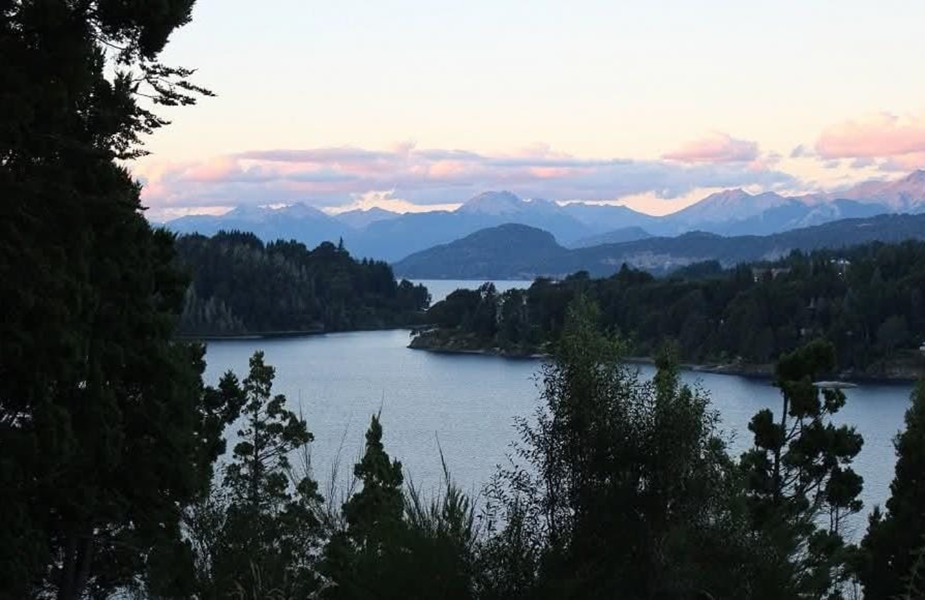 Bariloche: Tres personas imputadas por robo en poblado y en banda a vehículos en Circuito Chico