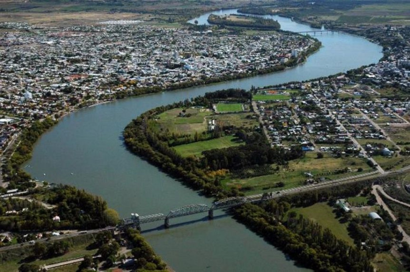 Encuentro sobre seguridad hídrica y gobernanza del agua en Viedma
