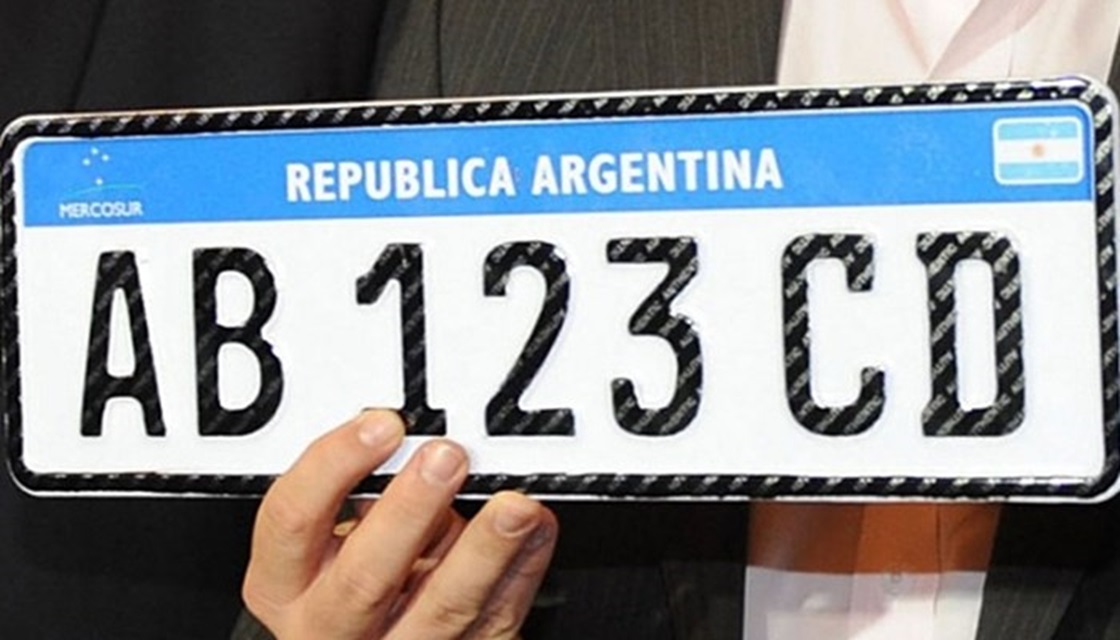 García Larraburu solicita informes sobre el faltante de chapas patente en Argentina