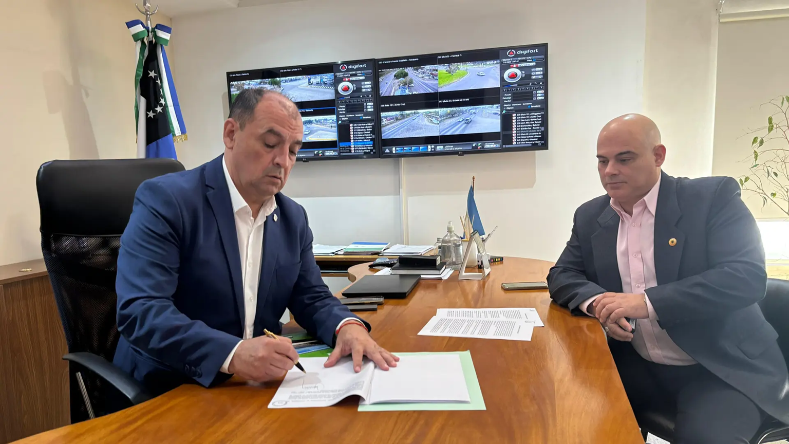 Ministerio de Seguridad RN firma convenios en prevención del suicidio