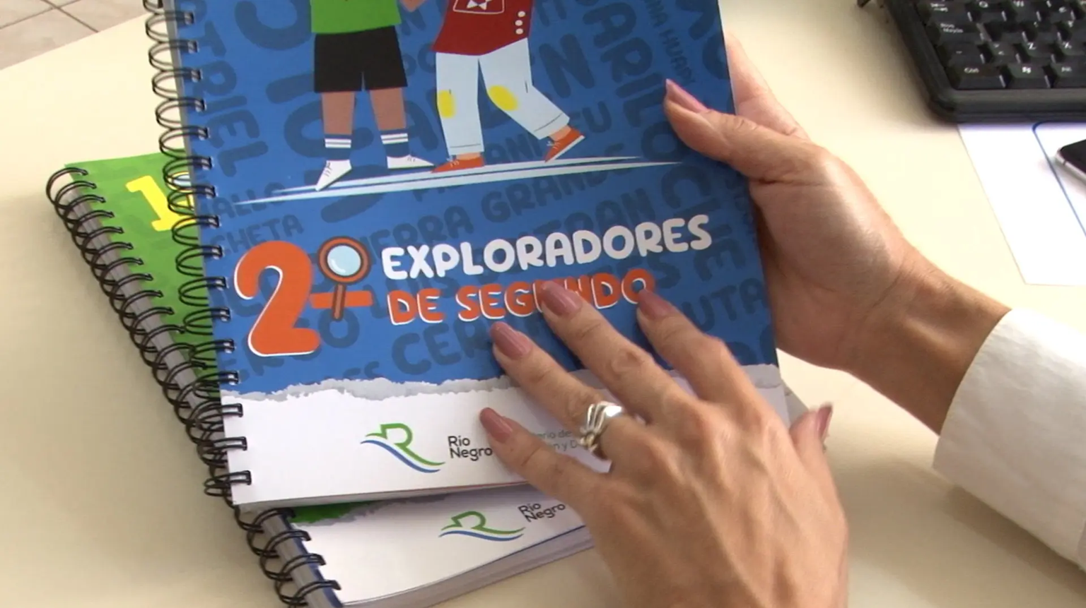 (((video))) Libros nuevos para la educación primaria en Río Negro