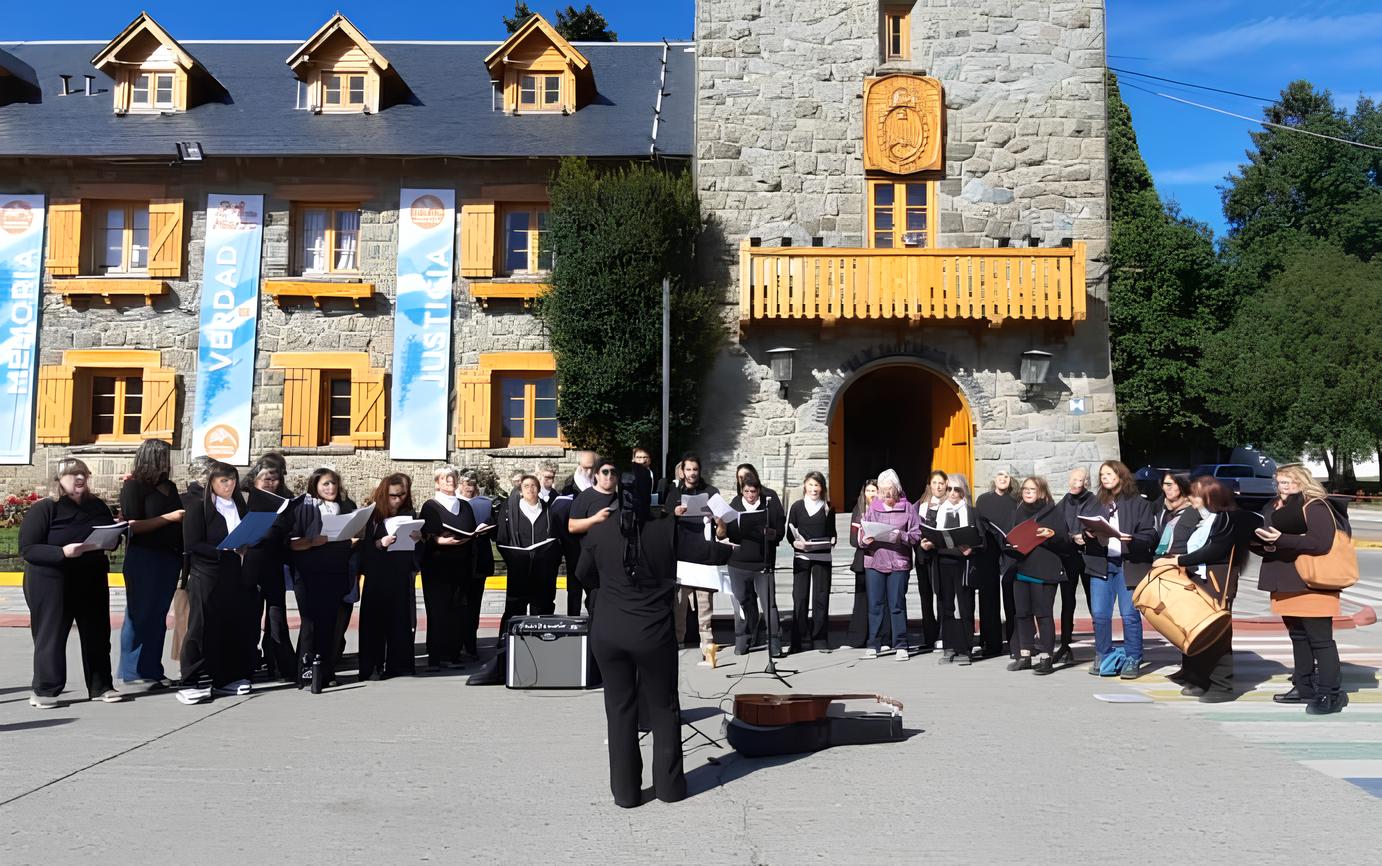 Sábado 10: Feria pro viaje del Taller Coral de UnTER Bariloche
