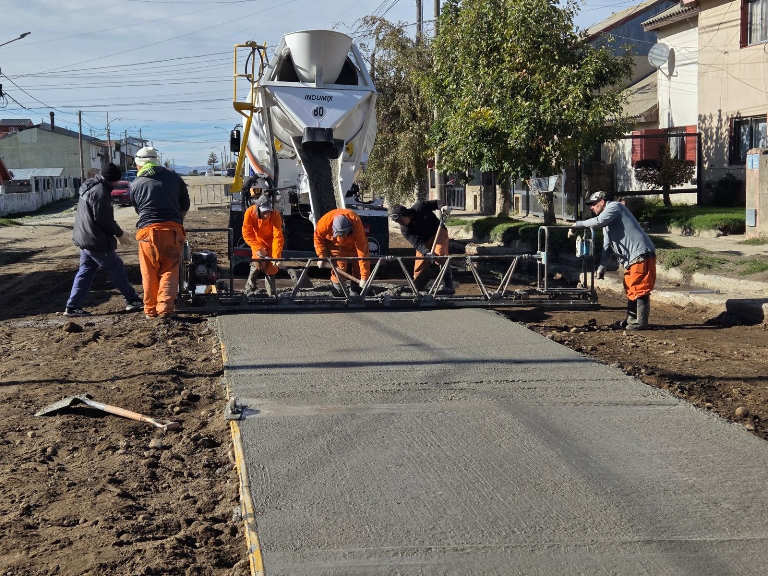 Comenzaron los trabajos de pavimentación en la calle Sobral