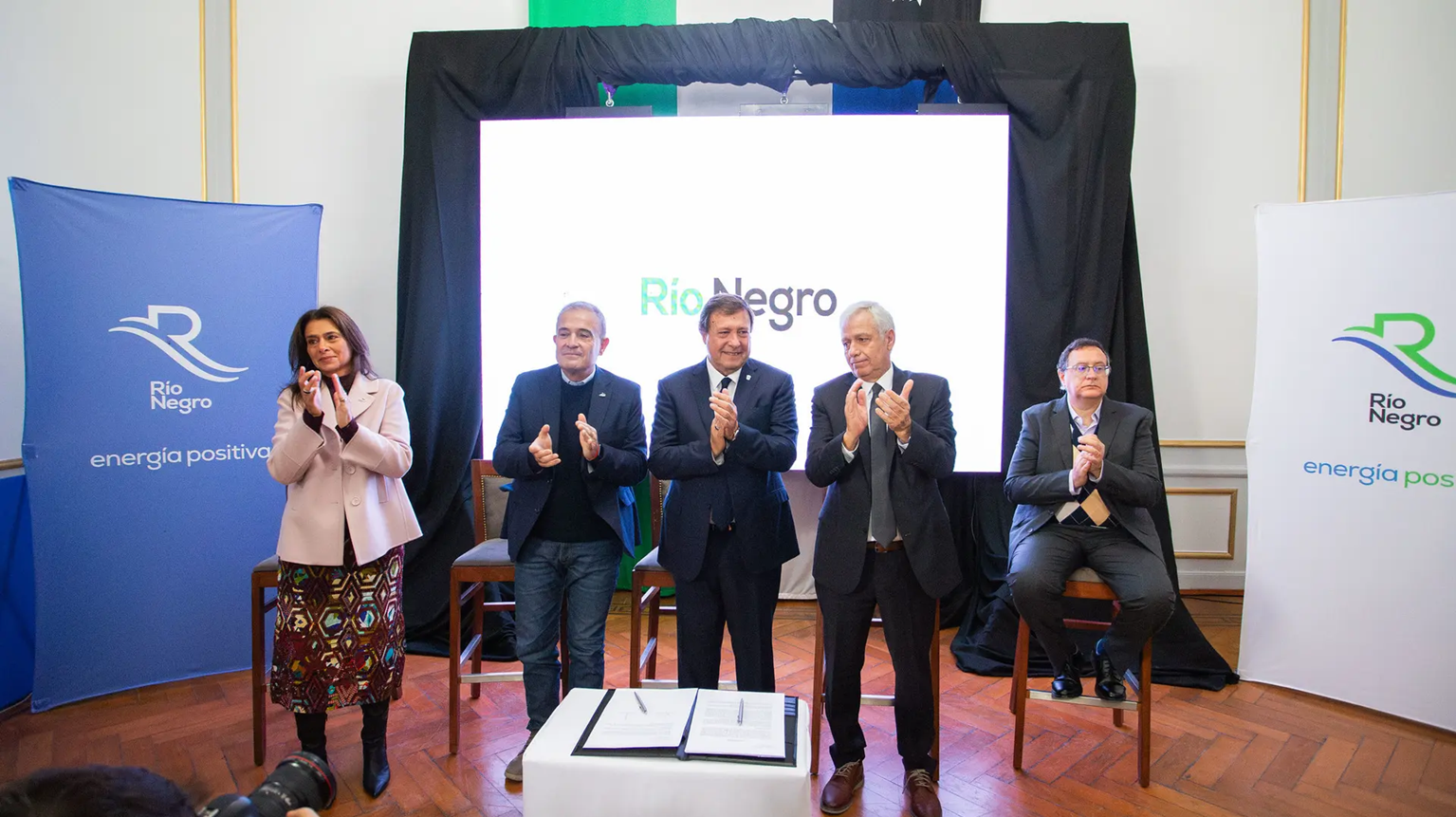 (((video))) Histórico acuerdo por Vaca Muerta Sur: U$S 1.000 millones por 13 años para Río Negro
