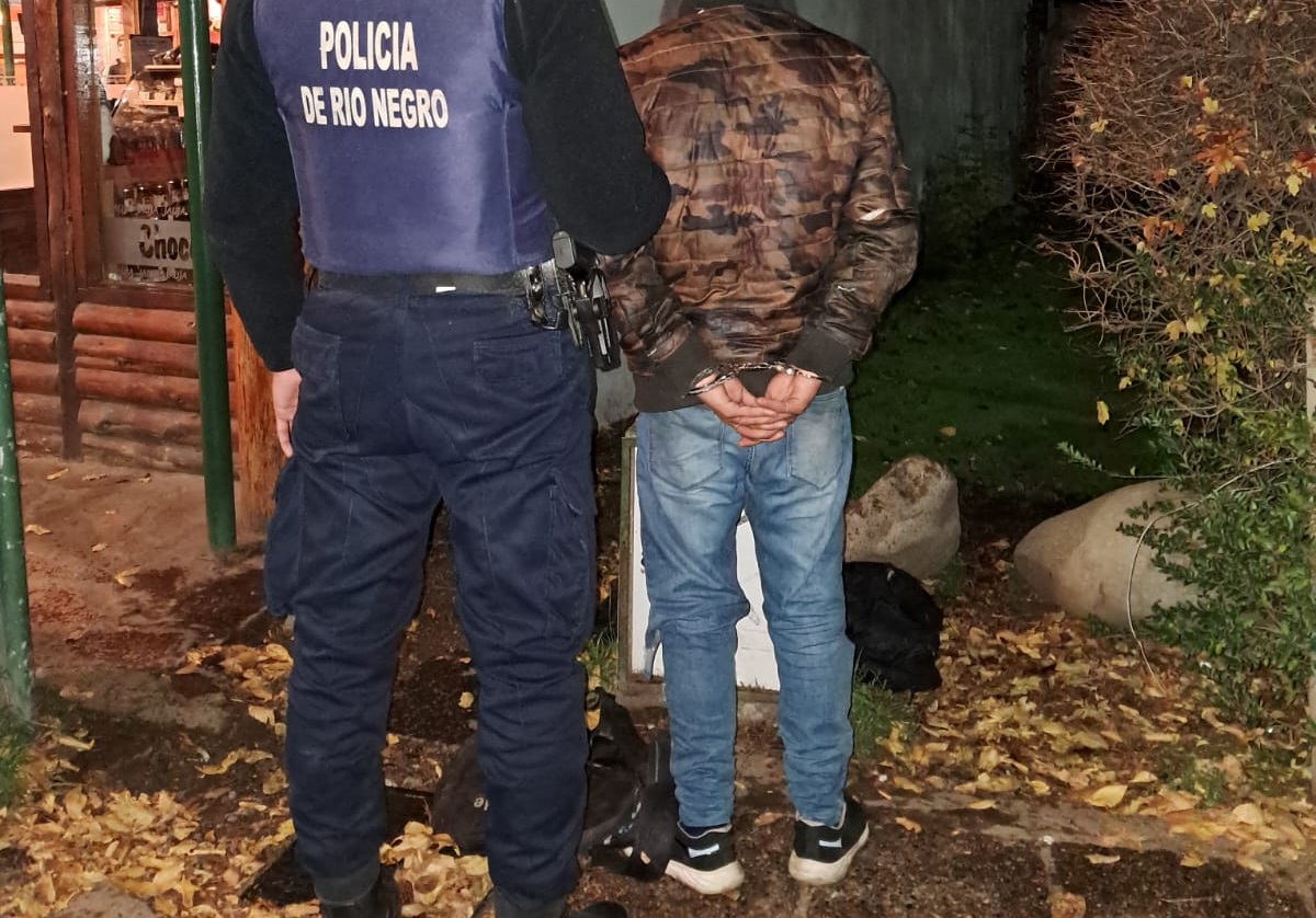 El Bolsón: dos detenidos por intentar sustraer elementos de un vehículo