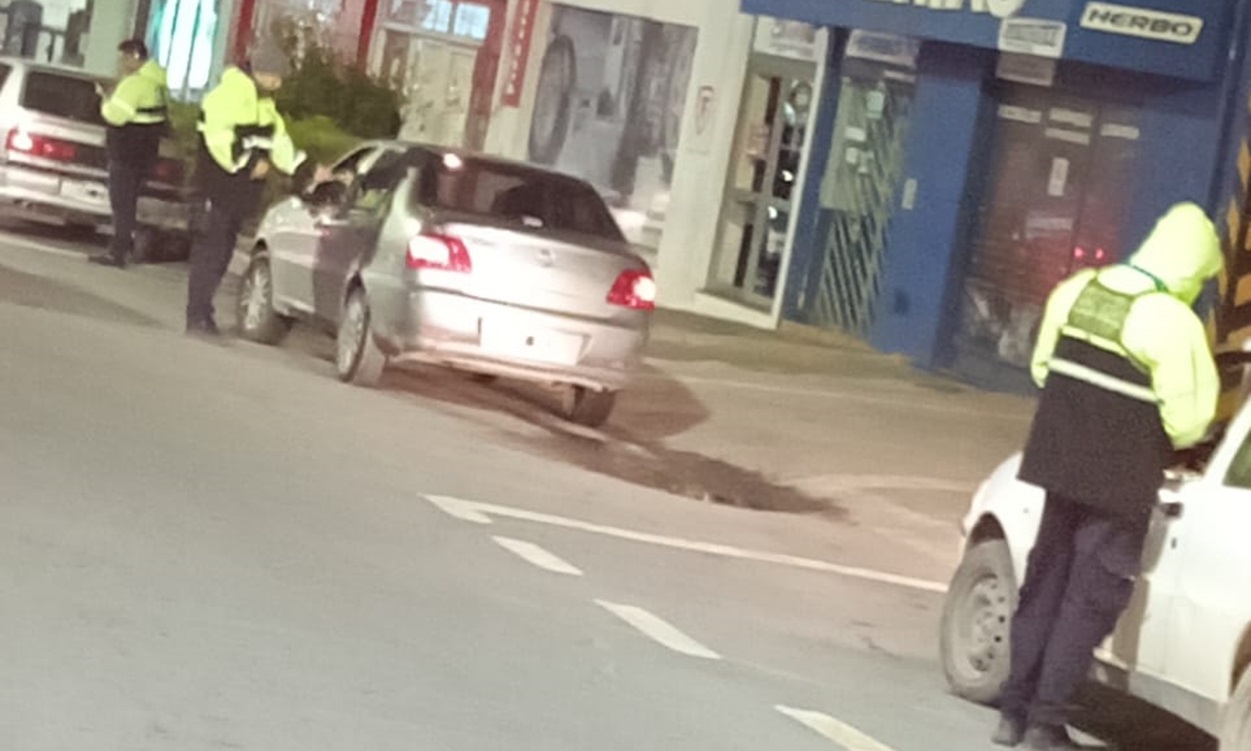 7 casos de alcoholemia positiva, 15 infracciones y 13 vehículos retenidos en Bariloche