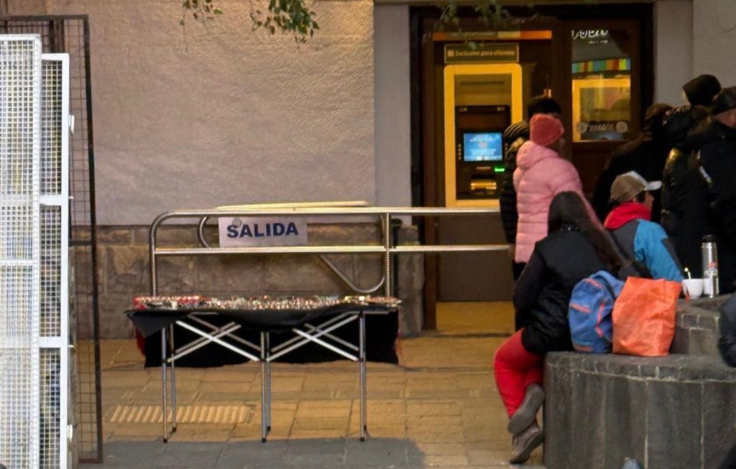 Preocupante incremento de la venta ilegal y arbolitos en calle Mitre