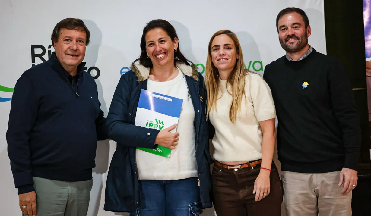 Weretilneck inauguró obra de gas y entregó escrituras en Gral. Roca