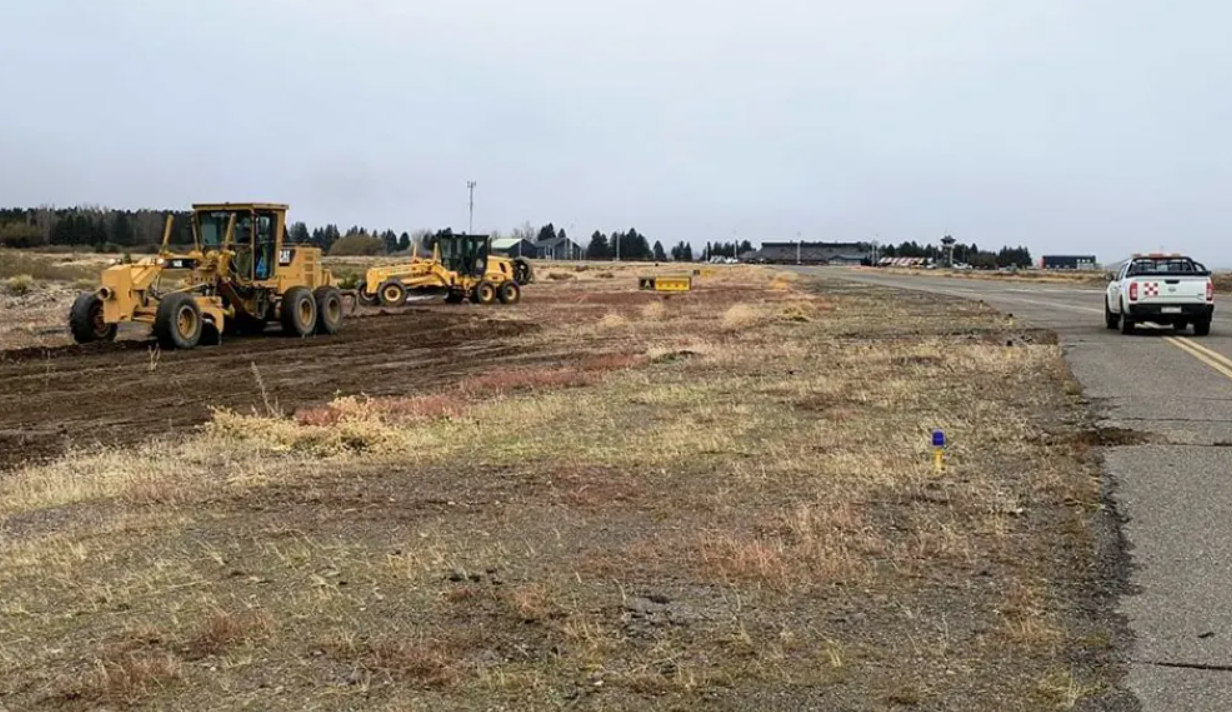 Realizan trabajos de mantenimiento en el Aeropuerto Chapelco