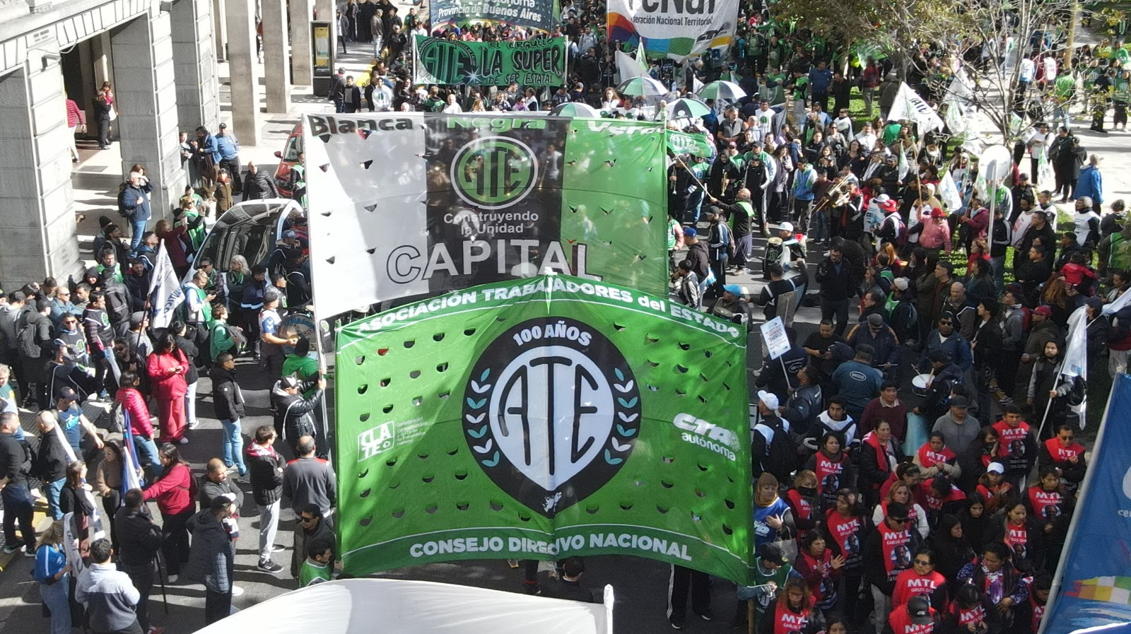 Contundente Paro y multitudinaria movilización de ATE al Ministerio de Economía