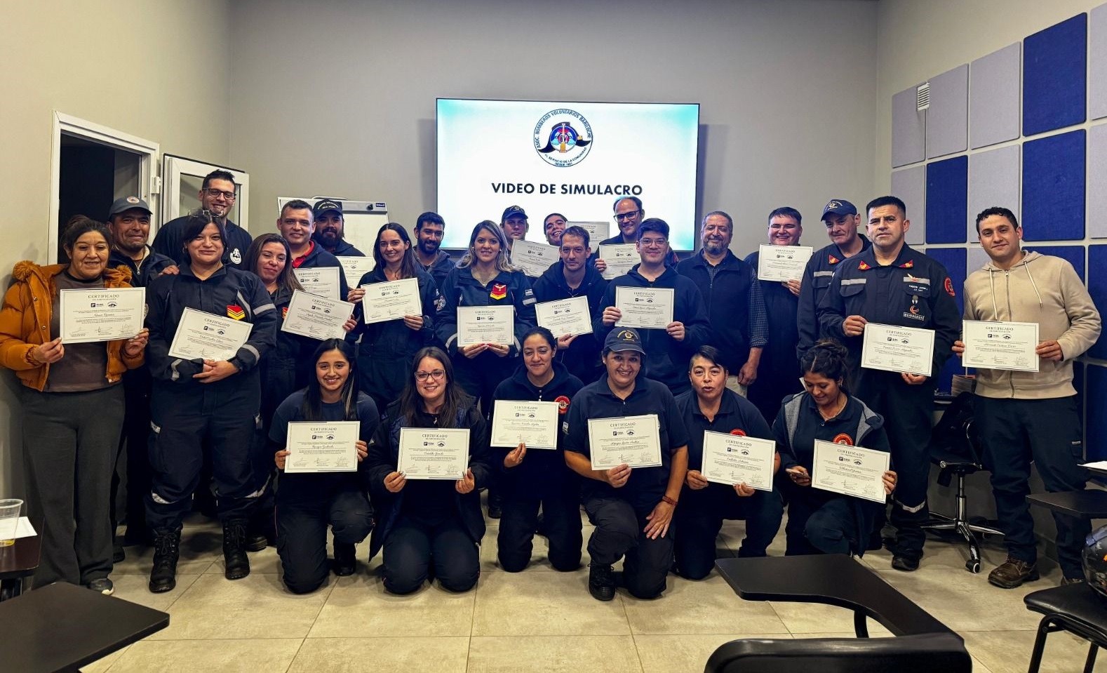 Bomberos y transportistas se capacitan para actuar en incidentes críticos