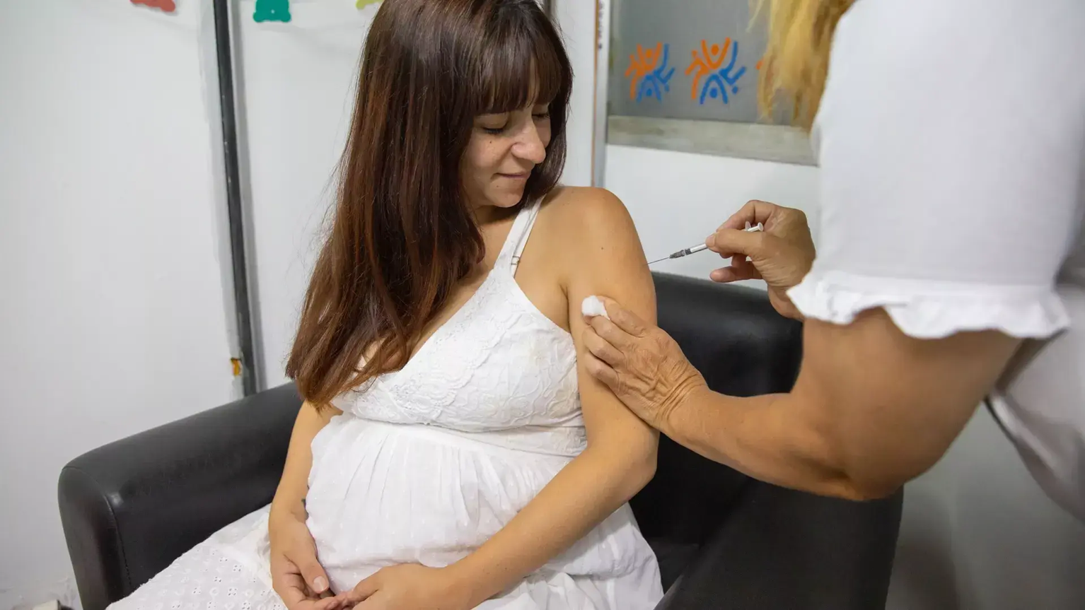 Continúa la vacunación para proteger a embarazadas y sus bebés en Río Negro
