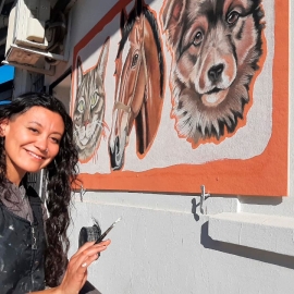 El mural de Vale Aves transforma el ingreso en Sanidad Animal