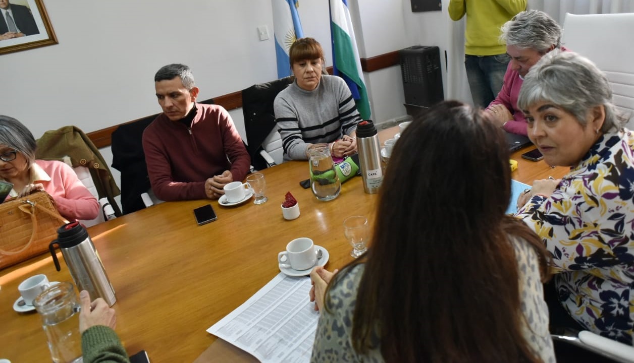 (((video))) Unter rechaza la propuesta salarial y ratifica el paro docente en Río Negro