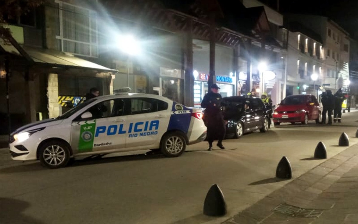 Corrían picadas en pleno centro de Bariloche